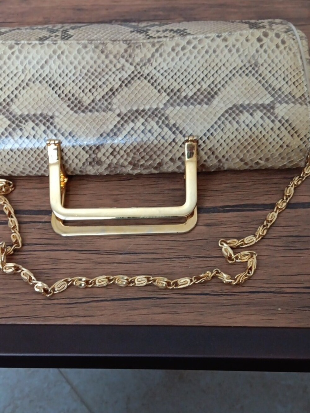 Supreme Handbag from 1970. Snakeskin Clutch With Optional Chain - Picture 4 of 11